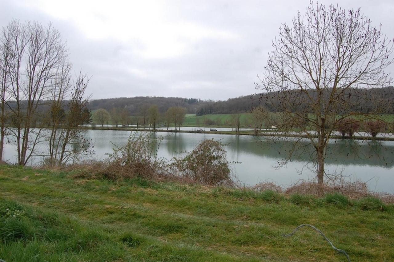 Le Petit Gite De La Varenne Saint-Hellier Exteriör bild