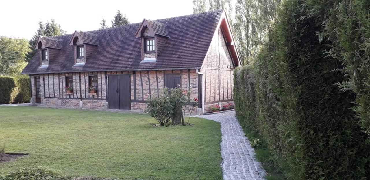 Le Petit Gite De La Varenne Saint-Hellier Exteriör bild